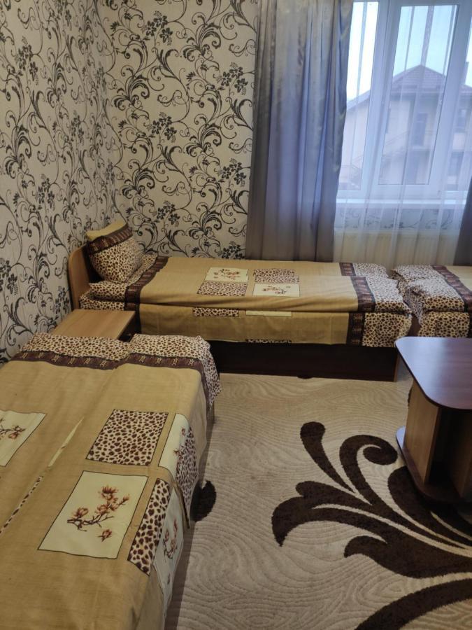 Karavan Hotel Bila Krynytsya  Esterno foto