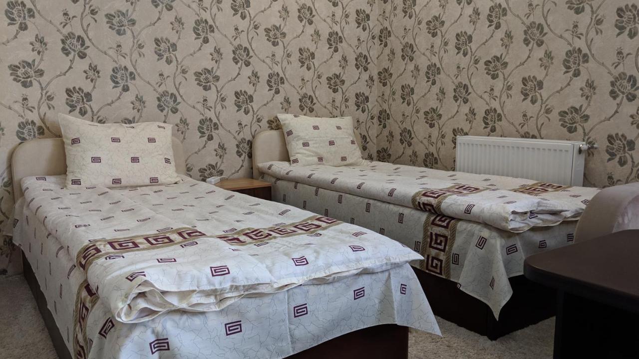 Karavan Hotel Bila Krynytsya  Esterno foto