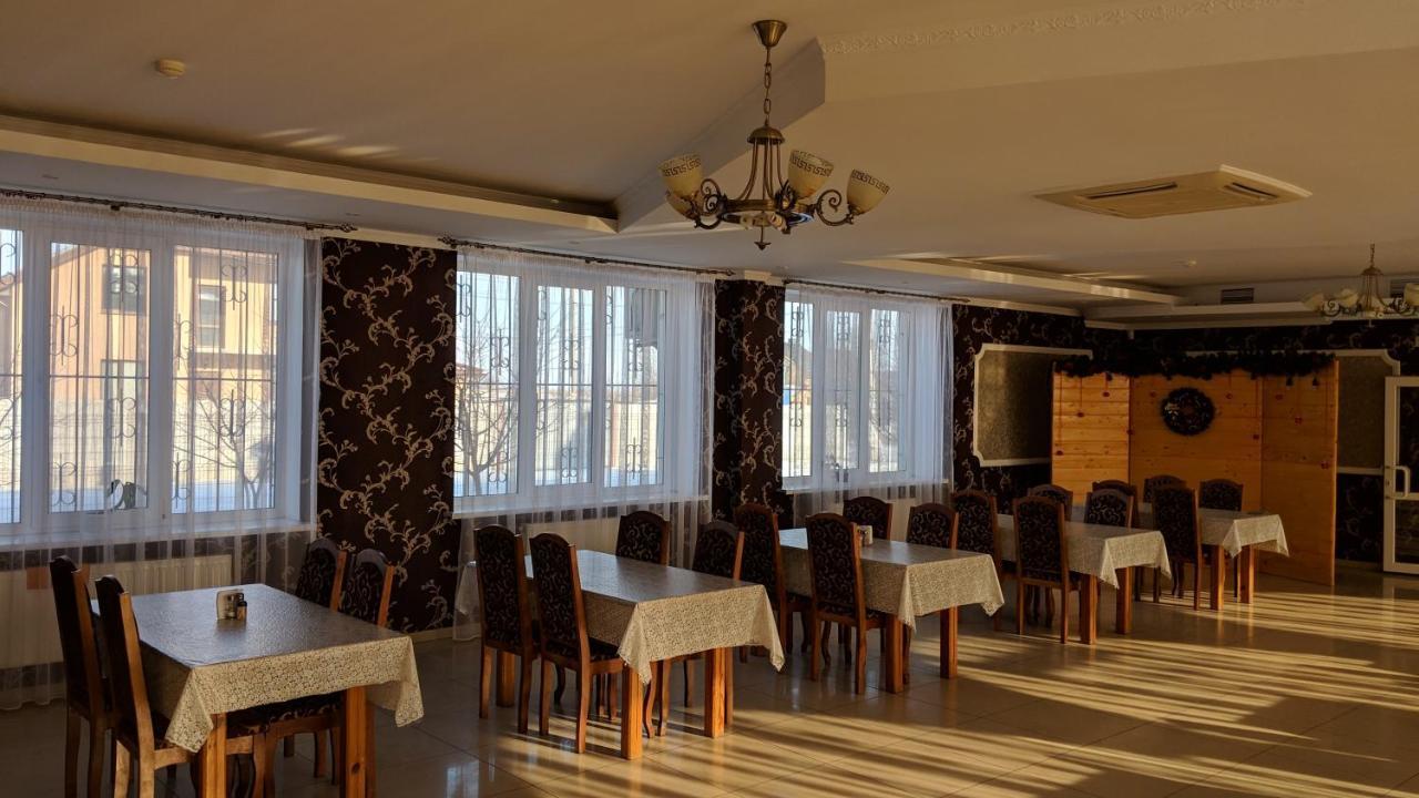 Karavan Hotel Bila Krynytsya  Esterno foto