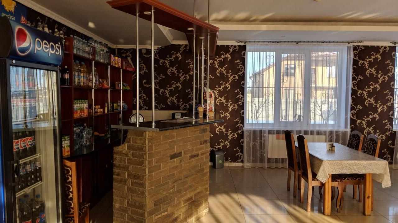 Karavan Hotel Bila Krynytsya  Esterno foto