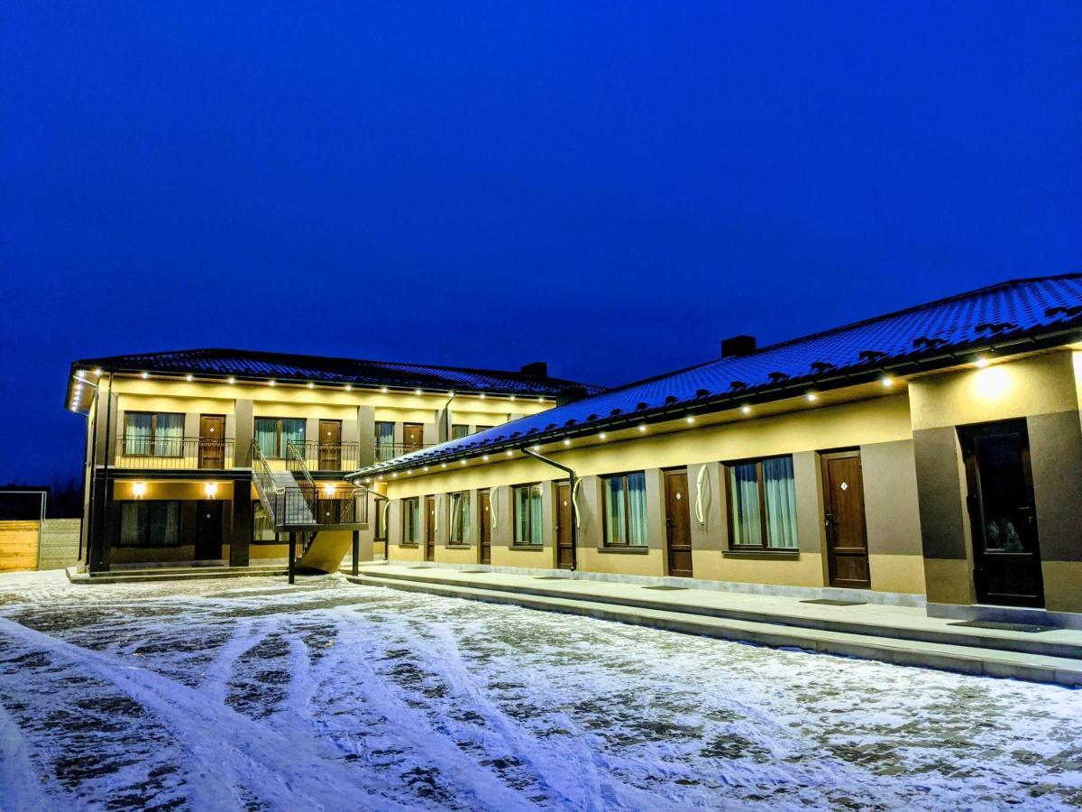 Karavan Hotel Bila Krynytsya  Esterno foto