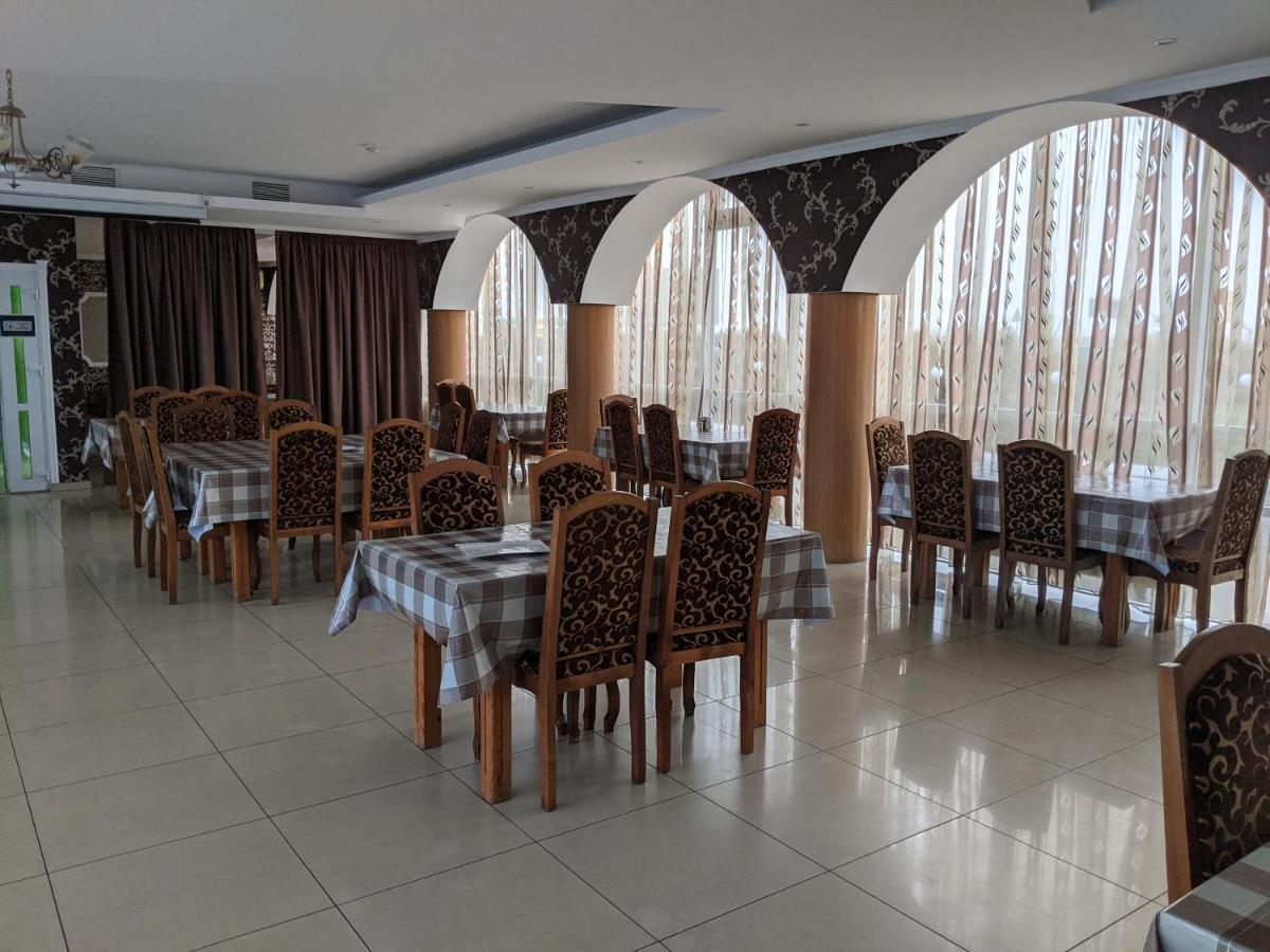 Karavan Hotel Bila Krynytsya  Esterno foto